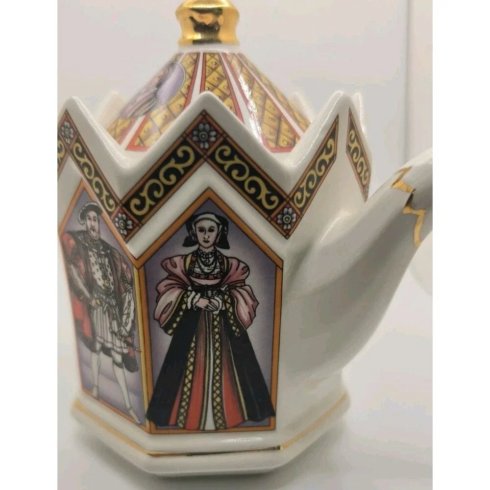 Sadler Teapot - Minister Historical Series I Henry VIII and His Six Wives